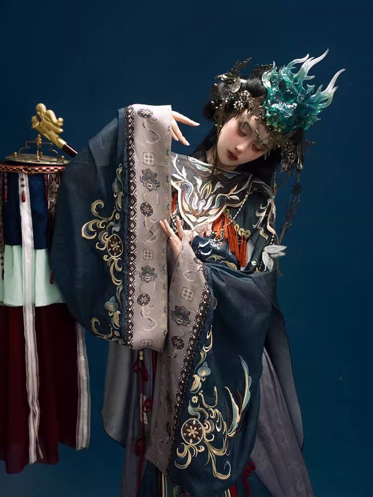 Queen Anime Cosplay - Embroidery Intangible Hanfu Heavy Cultural Heritage
